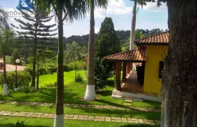 Linda chácara de 5.180 m² de terreno e 541 m² de construção em condomínio com lagos e muito verde!