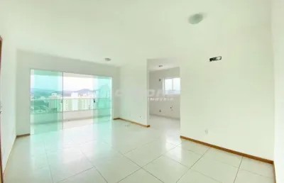 Excelente apartamento com vista privilegiada em andar alto!