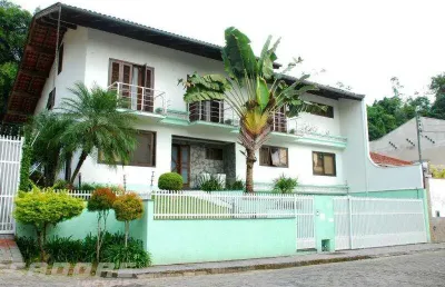 Casa com 4 quartos à venda no Garcia, Blumenau 