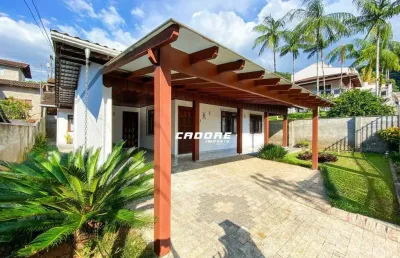 Casa com 03 quartos, 06 vagas, velha central- blumenau/sc