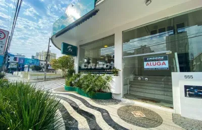 Loja comercial na rua antônio da veiga, dividida em 03 lojas todas alugadas.