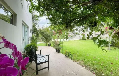Excelente casa de aproximadamente 276 m² no bairro água verde