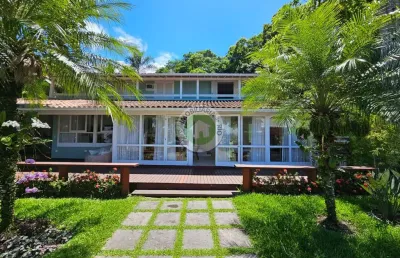 Linda casa no condominio angra azul, totalmente reformada e decorada.