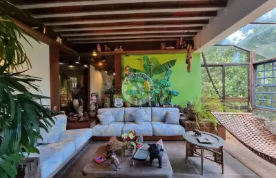 Bucólica casa tríplex de 5 quartos no meio da mata atlântica!