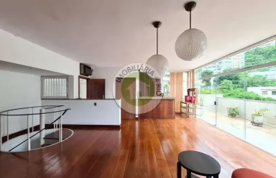 Cobertura de 210 m2 na fonte da saudade em rua tranquila e arborizada.