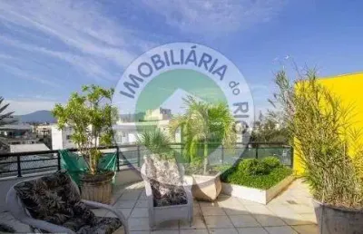 Excelente cobertura duplex 360 m². acesso interno e externo, para o lazer exclusivo no 2ºpavimento, piscina, churrasqueira e forno de pizza a lenha.