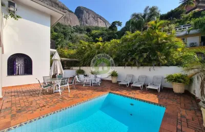 Casa de 790m², 5 quartos na rua alexandre stockler - gávea