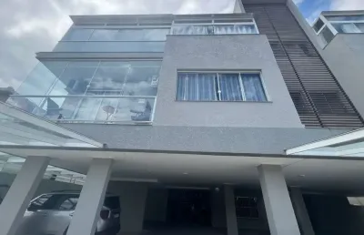 Lindo apartamento no centro dos ingleses, com elevador.