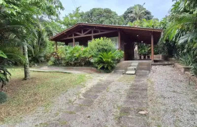 Lindo sitio , chacará ou hostel, localizado no bairro do muquem no norte da ilha.