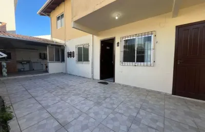 Apartamento estilo casa a 900 metros da praia dos ingleses