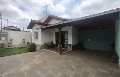 Casa para venda em ribeirão das neves, bairro centro