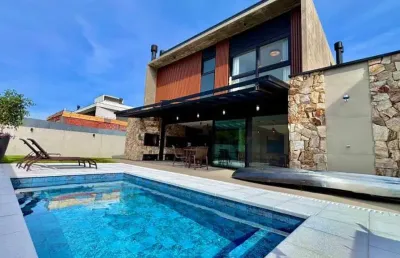 Casa com 4 quartos à venda na Ficus, 281, Centro, Tramandaí