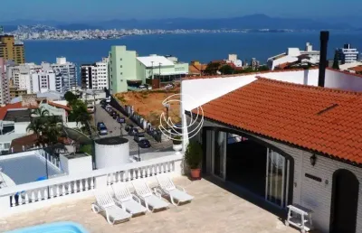 Linda casa no centro de florianópolis de 3 dormitórios