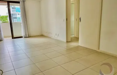 Maravilhoso apartamento de 2 dormitórios no centri de florianópolis