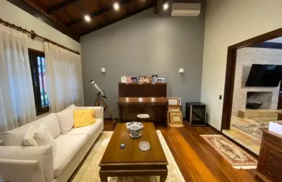 Linda casa residencial de 4 dormitórios na agronômica