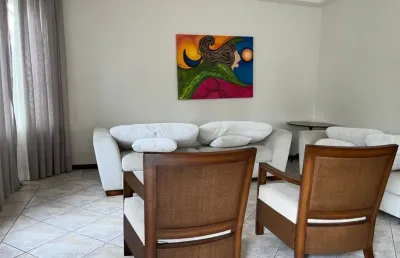 Ótima casa residencial de 5 dormitórios na trindade