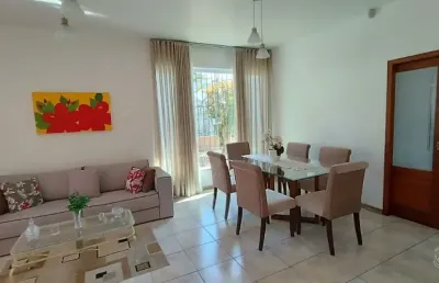 Linda casa residencial de 3 dormitórios na trindade