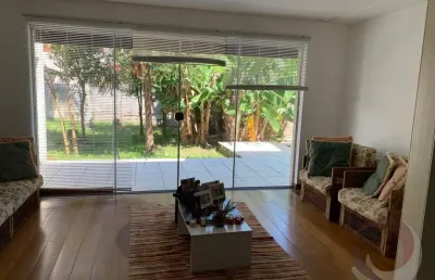 Maravilhosa casa de 4 dormitórios no córrego grande