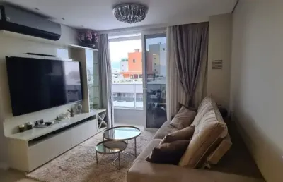 Ótimo apartamento de 2 dormitórios no centro de florianópolis