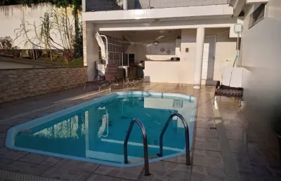 Linda casa de 3 dormitórios no centro de florianópolis