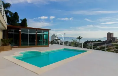 Ótima casa residencial de 3 dormitórios na agronômica