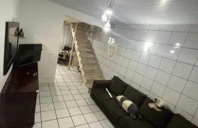 Ótima casa residencial de 3 dormitórios na agronômica