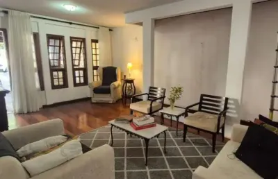 Excelente casa residencial de 4 dormitórios na agronômica