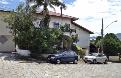 Linda casa residencial de 6 dormitórios na trindade