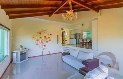 Linda casa residencial de 4 dormitórios na trindade