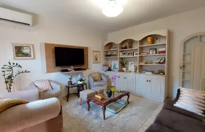 Linda casa residencial de 4 dormitórios na trindade