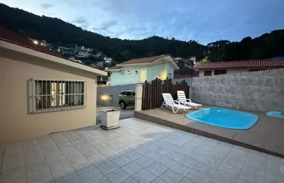 Ótima casa residencial de 3 dormitórios no saco dos limões