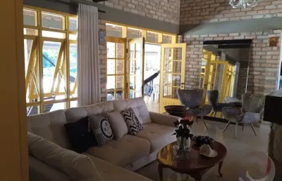 Ótima casa residencial de 4 dormitórios no santo antônio de lisboa