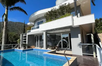 Linda casa residencial de 3 dormitórios no santo antônio de lisboa