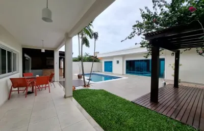 Linda casa residencial de 5 dormitórios em sambaqui