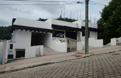 Linda casa residencial de 4 dormitórios no centro de florianópolis