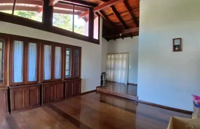 Casa residencial com 4 quartos sendo 1 suíte no córrego grande