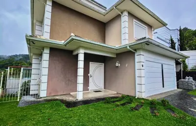 Maravilhosa casa com área privativa de 600 metros quadrados de  4 quartos no bairro córrego grande