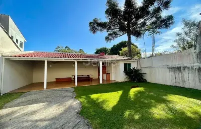Casa residencial de 309m² com 4 quartos sendo 1 suíte no bairro córrego grande