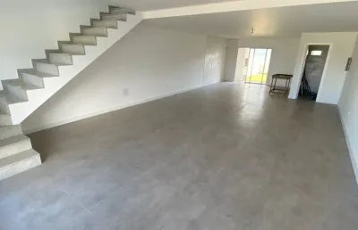 Linda casa residencial de 3 dormitórios no bairro lagoa da conceição