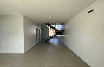 Maravilhosa casa residencial de 3 dormitórios no bairro lagoa da conceição
