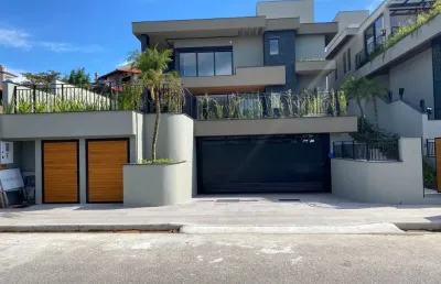Casa residencial de 4 dormitórios no bairro lagoa da conceição