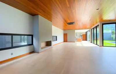Casa residencial de 4 dormitórios no bairro lagoa da conceição