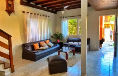 Maravilhosa casa residencial de 5 dormitórios no bairro rio tavares