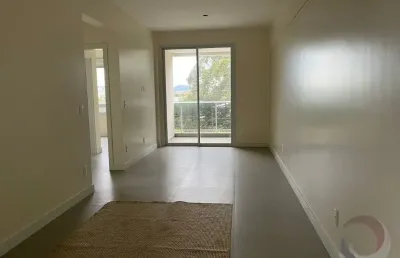 Lindo apartamento com 02 dormitórios no bairro rio tavares!