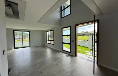 Linda casa residencial de 3 dormitórios no bairro rio tavares