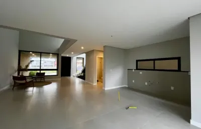 Maravilhosa casa residencial de 208m² no bairro rio tavares