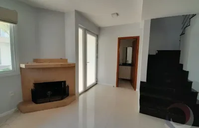 Maravilhosa casa residencial de 3 dormitórios no bairro campeche