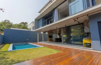 Maravilhosa casa alto padrão com 5 suítes no campeche em florianópolis