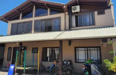 Maravilhosa casa residencial de 5 dormitórios no bairro campeche