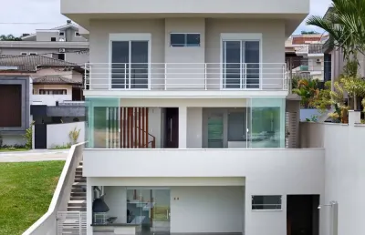 Casa sobrado, 3 dormitórios (3 suítes), 4 vagas. floradas da serra, sjc.